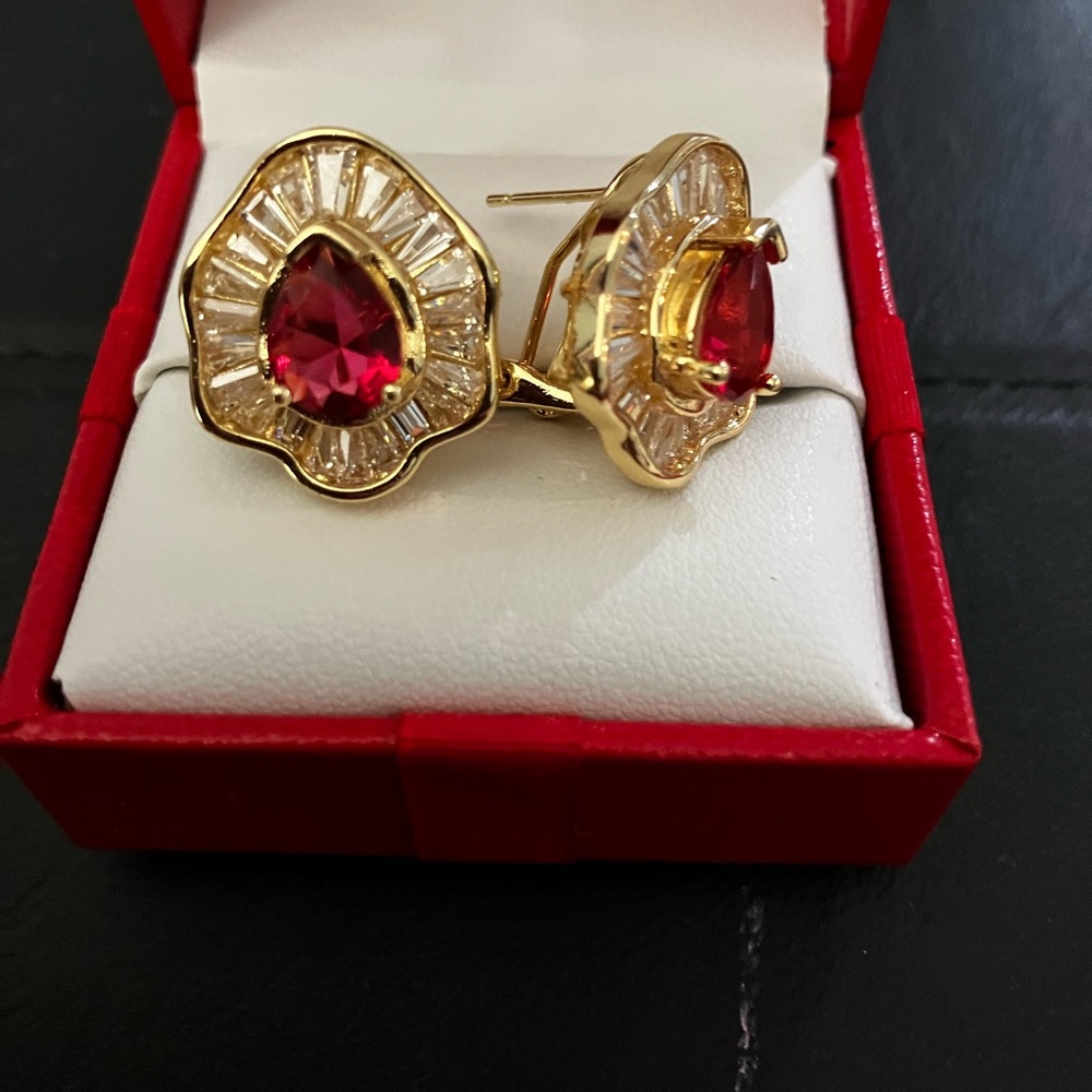 Stunning Gold Earrings with Red Gemstones Your Perfect Holiday Earrings - Picture 3 of 9
